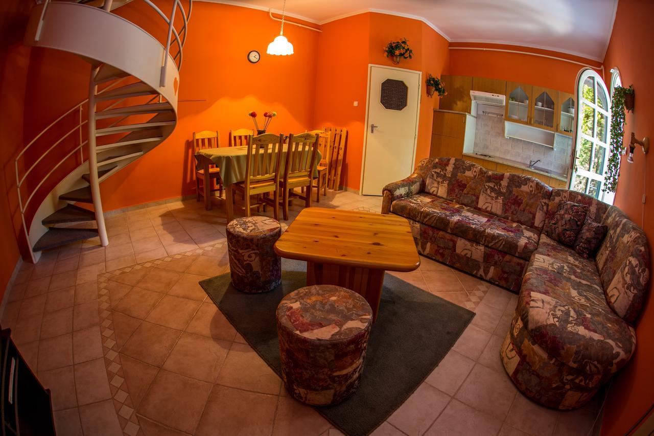 Aqua Line Apartmanház Hajdúszoboszló Exterior foto