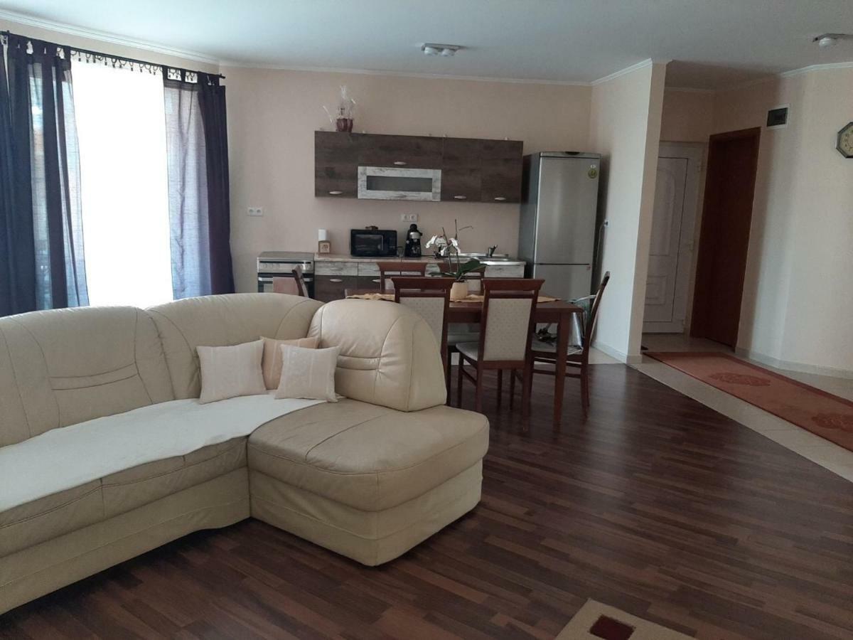 Aqua Line Apartmanház Hajdúszoboszló Exterior foto